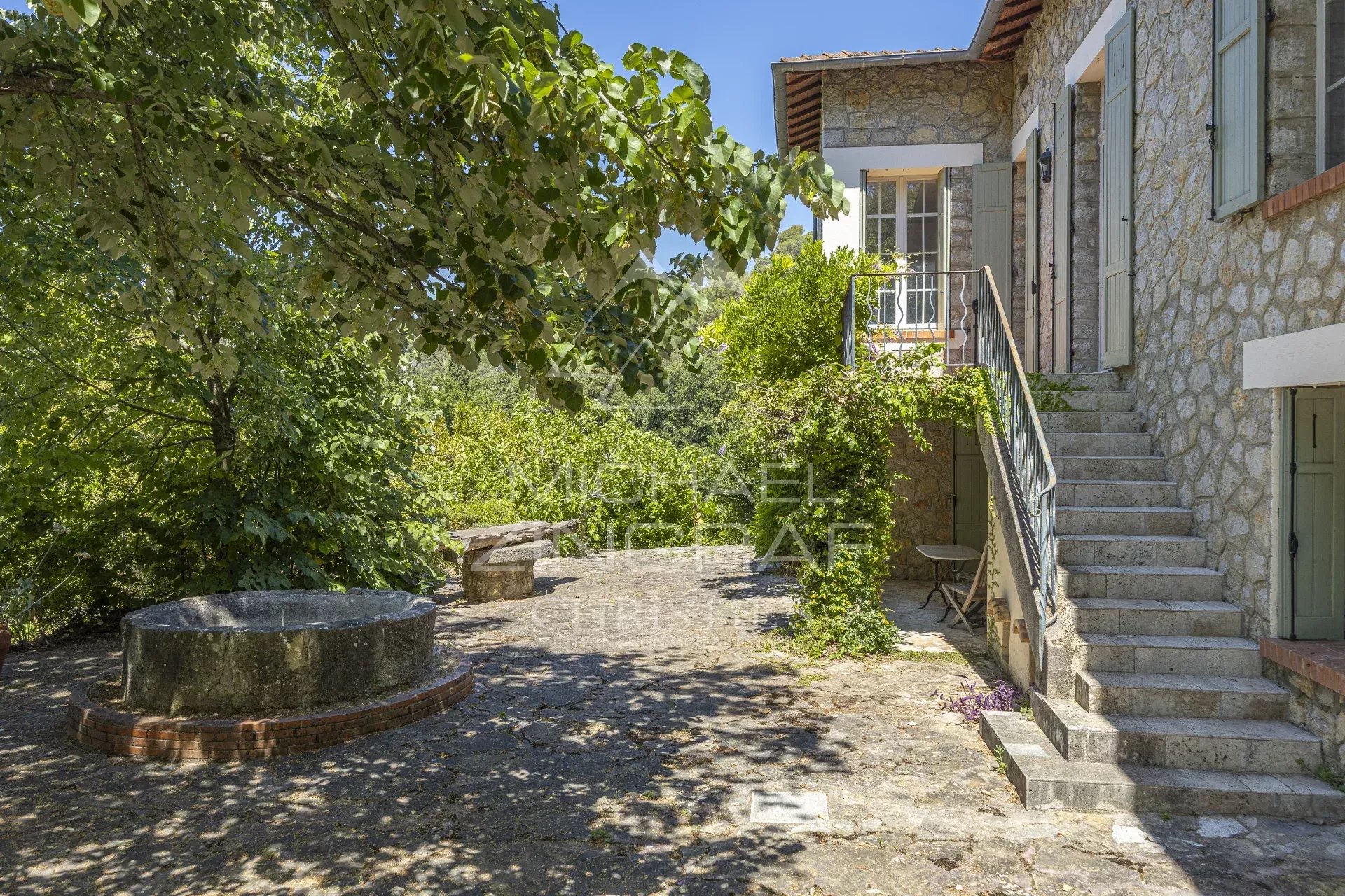 In der Nähe von Cannes West – Authentisches Steinhaus auf einem Grundstück von über 1,3 Hektar