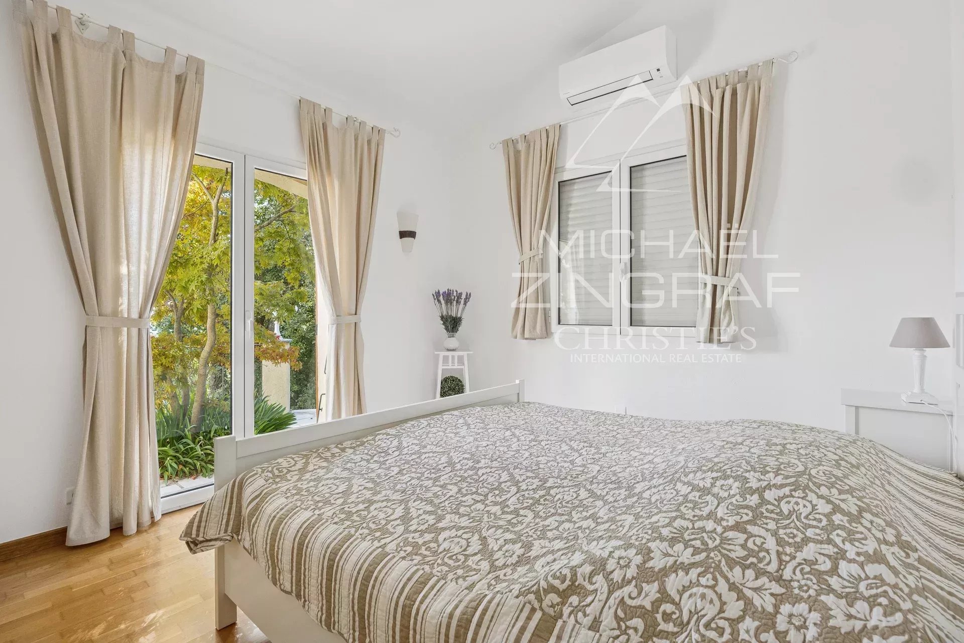 Charming Single-Storey Villa with Sea and Hill Views