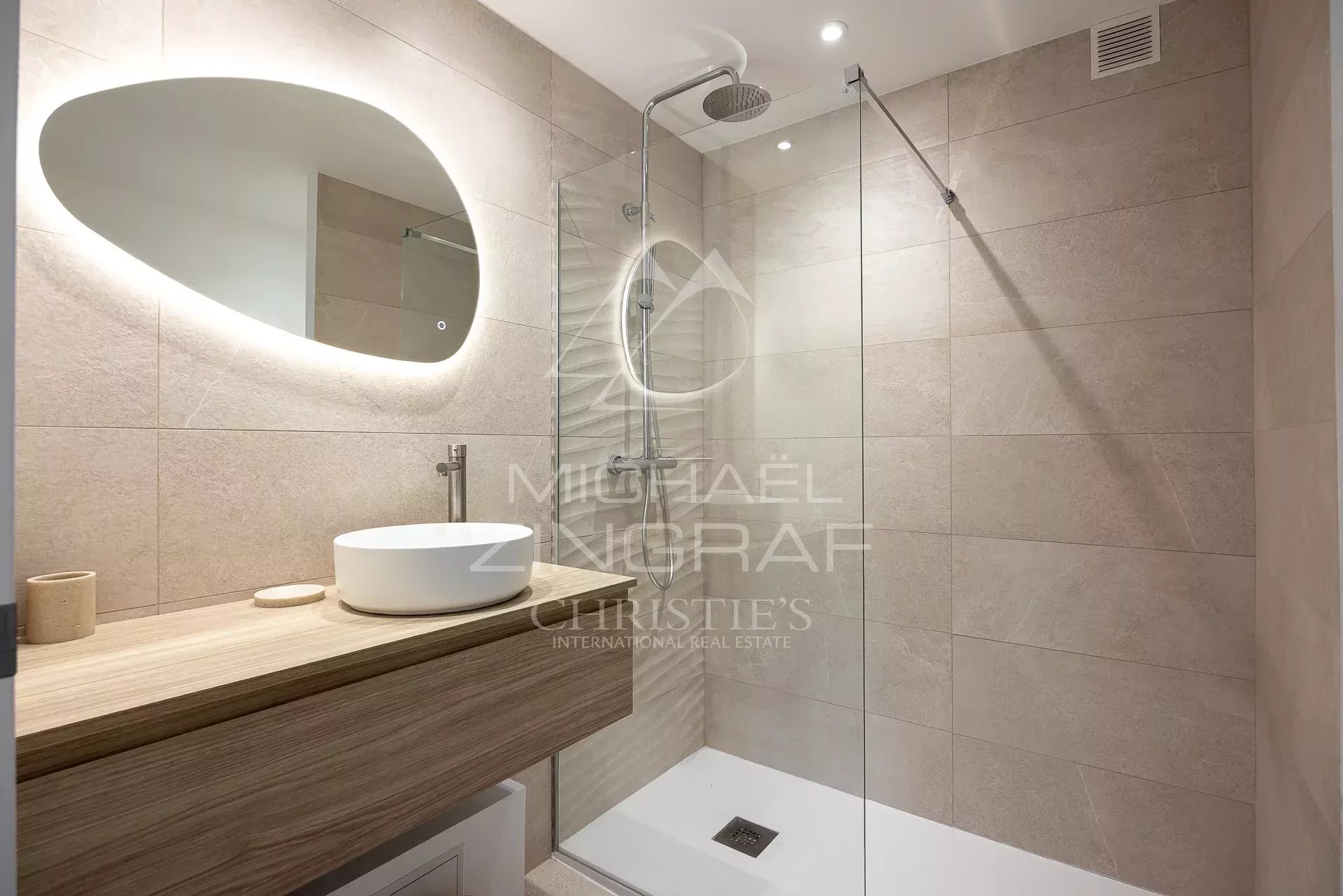 Cannes Palm Beach – Renovierte 4-Zimmer-Wohnung mit Terrassen