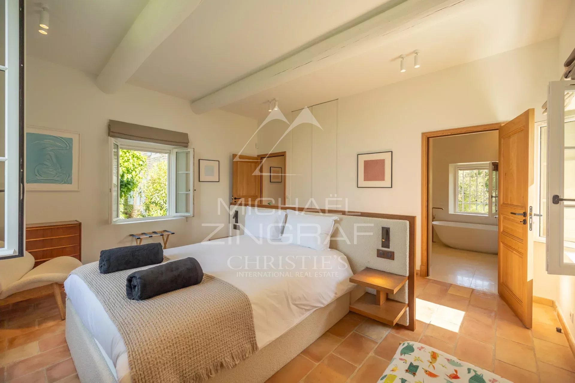 Gordes - Superbe maison en pierres proche du village