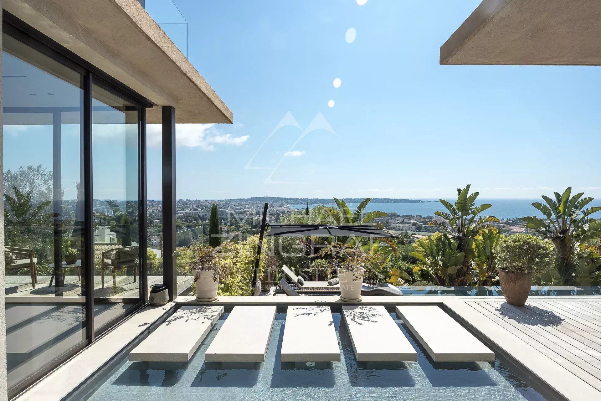 Aux portes de Cannes - Villa d’architecte neuve avec vue mer panoramique