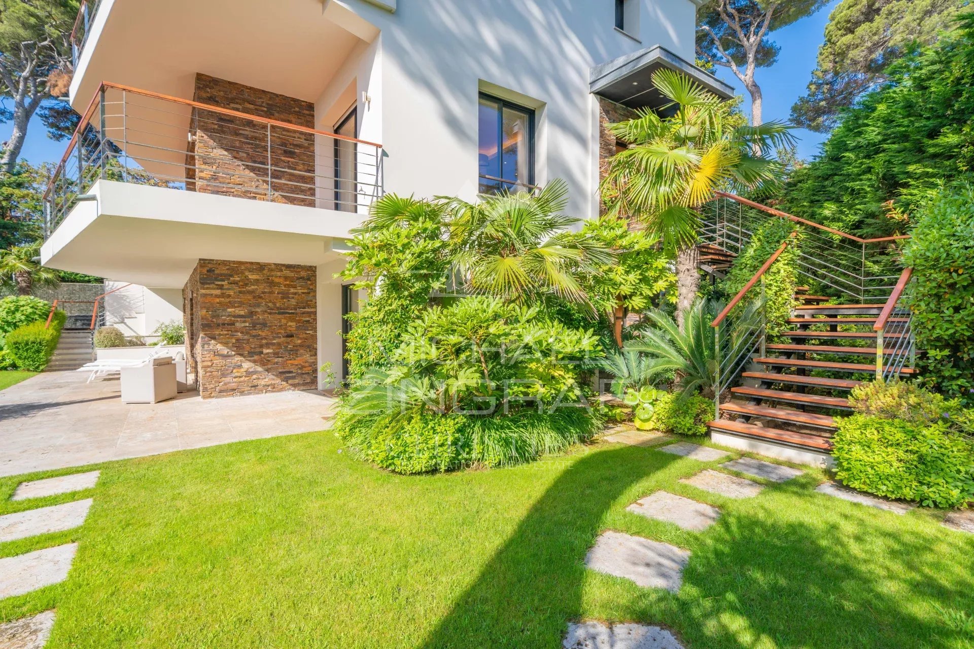 Modern renovierte Villa nahe der Strände von Garoupe