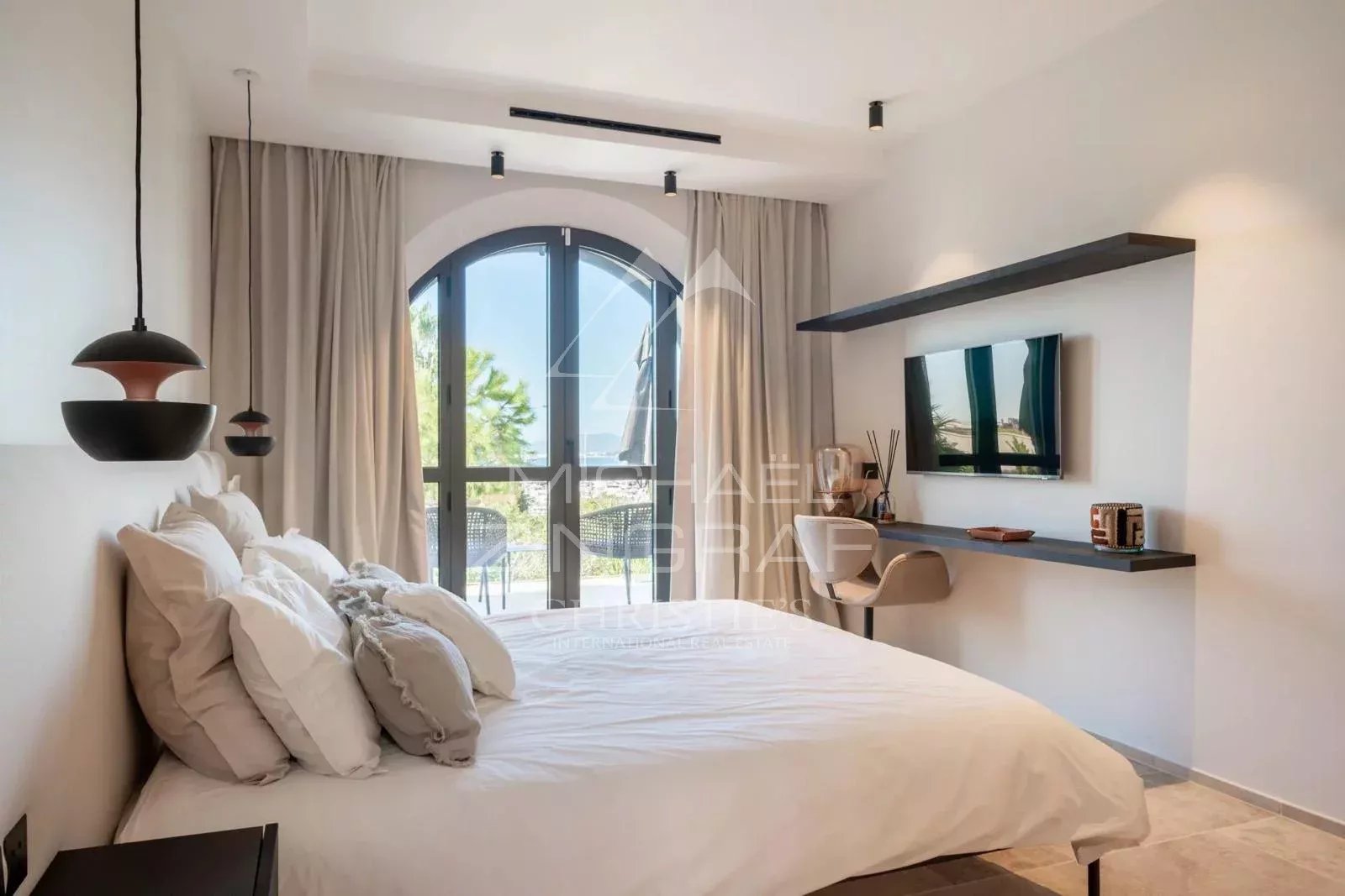 Cap d'Antibes West Side - Contemporary waterfront property - panoramic sea view