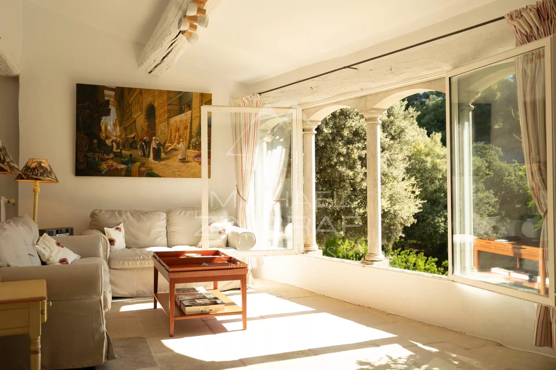 Exclusivité - Propriété troglodyte unique au cœur du Luberon