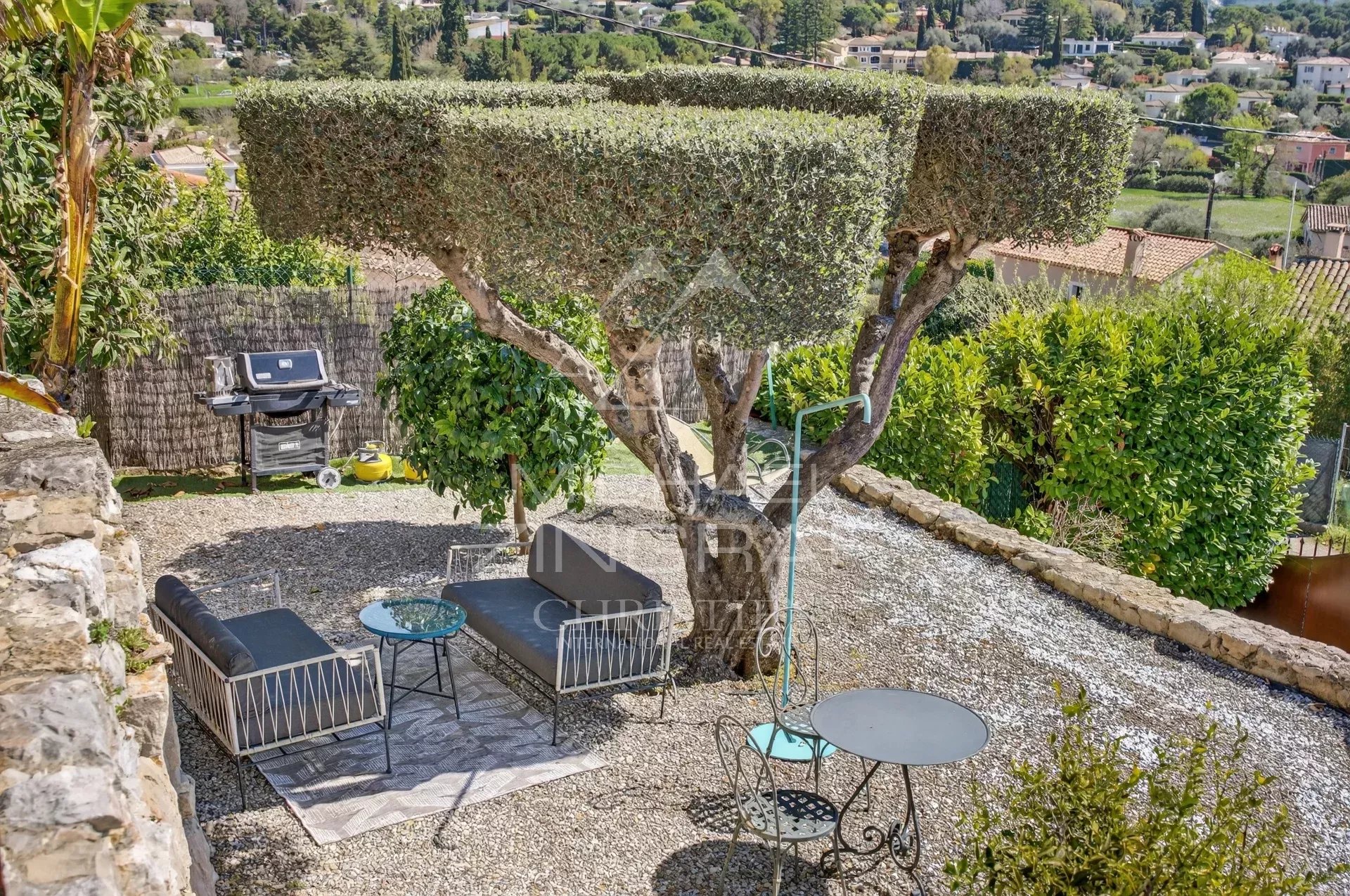 Magnificent Provençal Villa with wide open views
