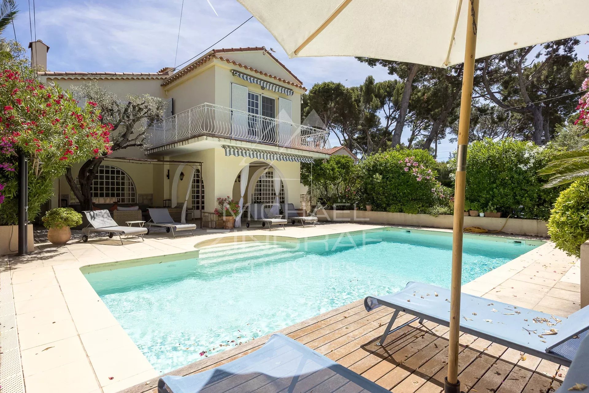 Cap d’Antibes – Élégante villa au calme absolu, à quelques pas des plages de la Garoupe