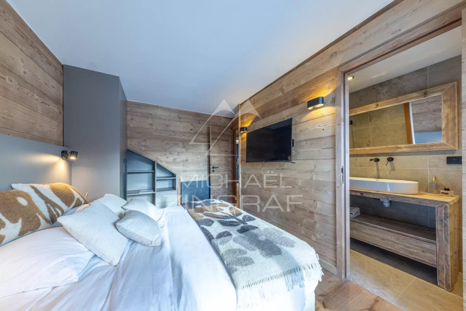 Renovated penthouse flat in Rochebrune – Four bedrooms – Panoramic views