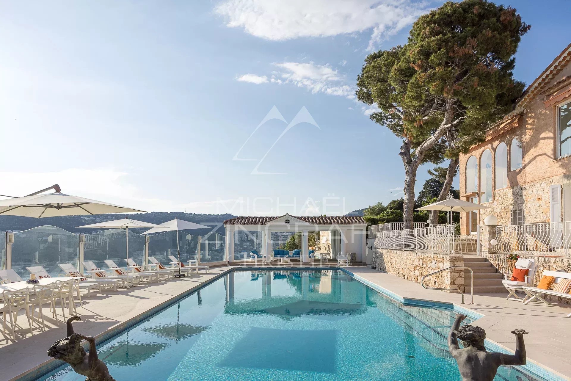 Villa Provençale de Prestige avec Vue Panoramique à Couper le Souffle