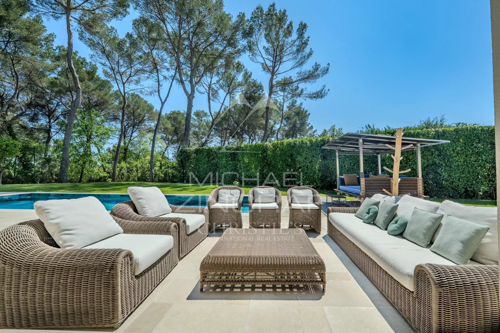 Mougins - Ruhige Lage, ebenerdige Villa - 5 Schlafzimmer