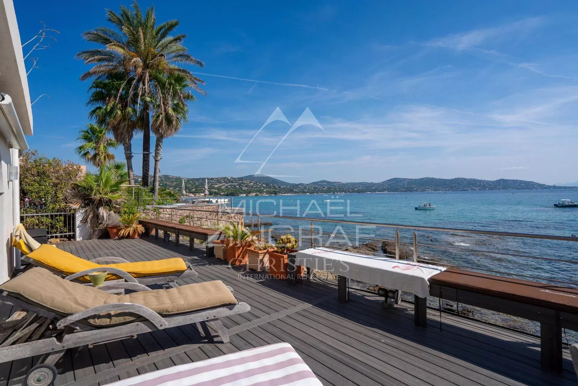 Villa pieds dans l'eau à Sainte-Maxime