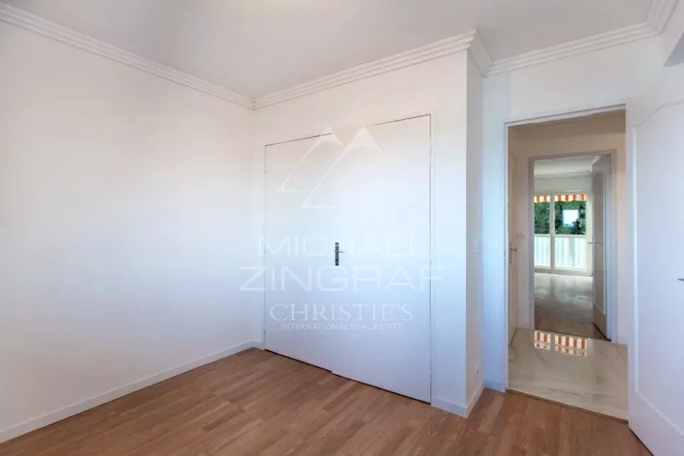 Renovated 3-room flat