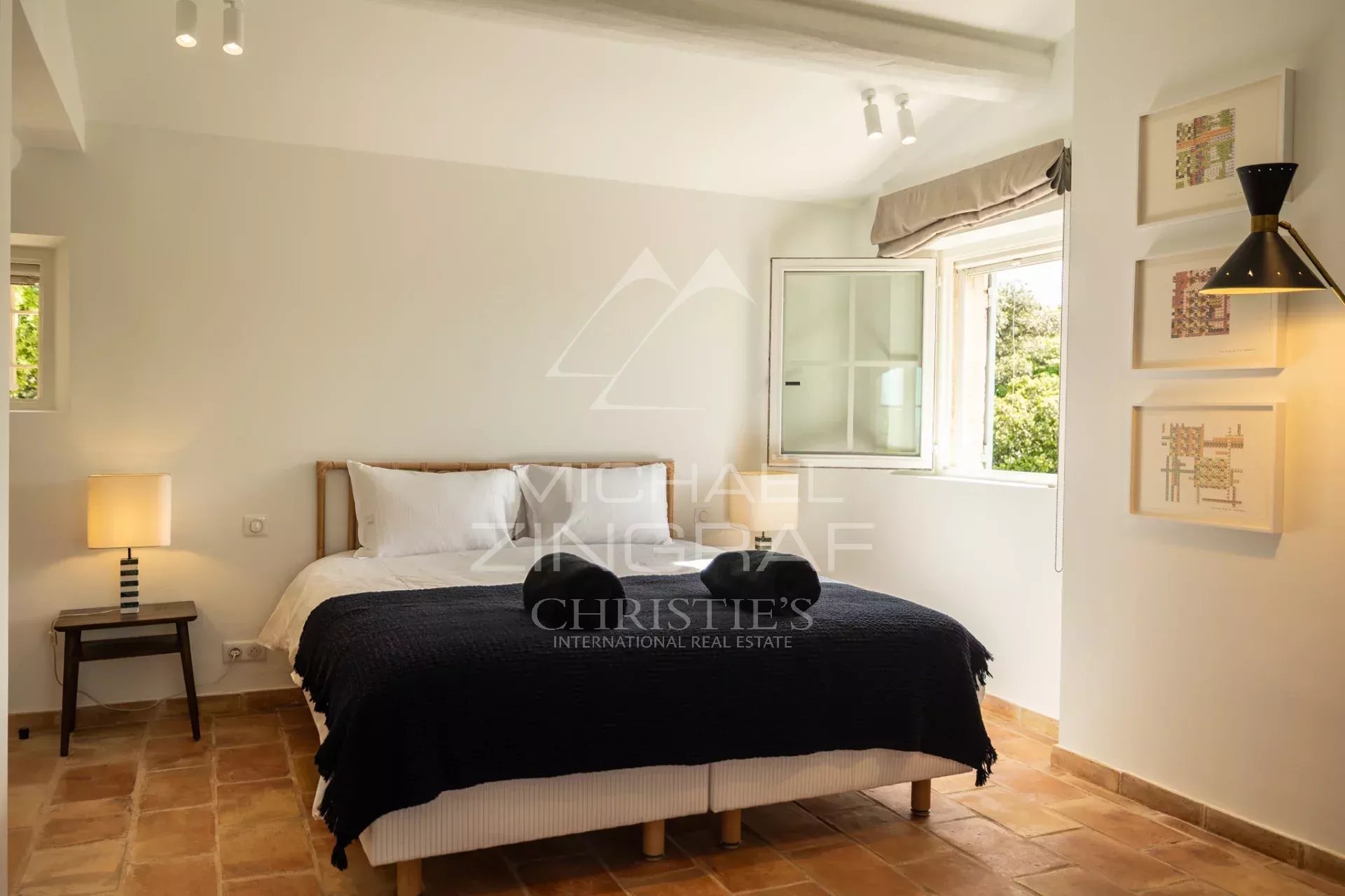 Gordes - Superbe maison en pierres proche du village