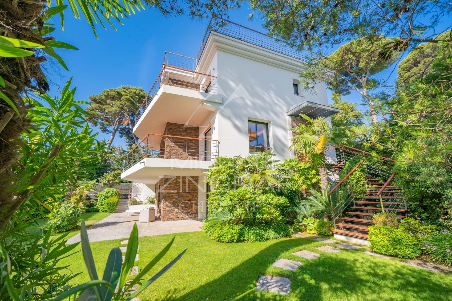 Modern renovierte Villa nahe der Strände von Garoupe