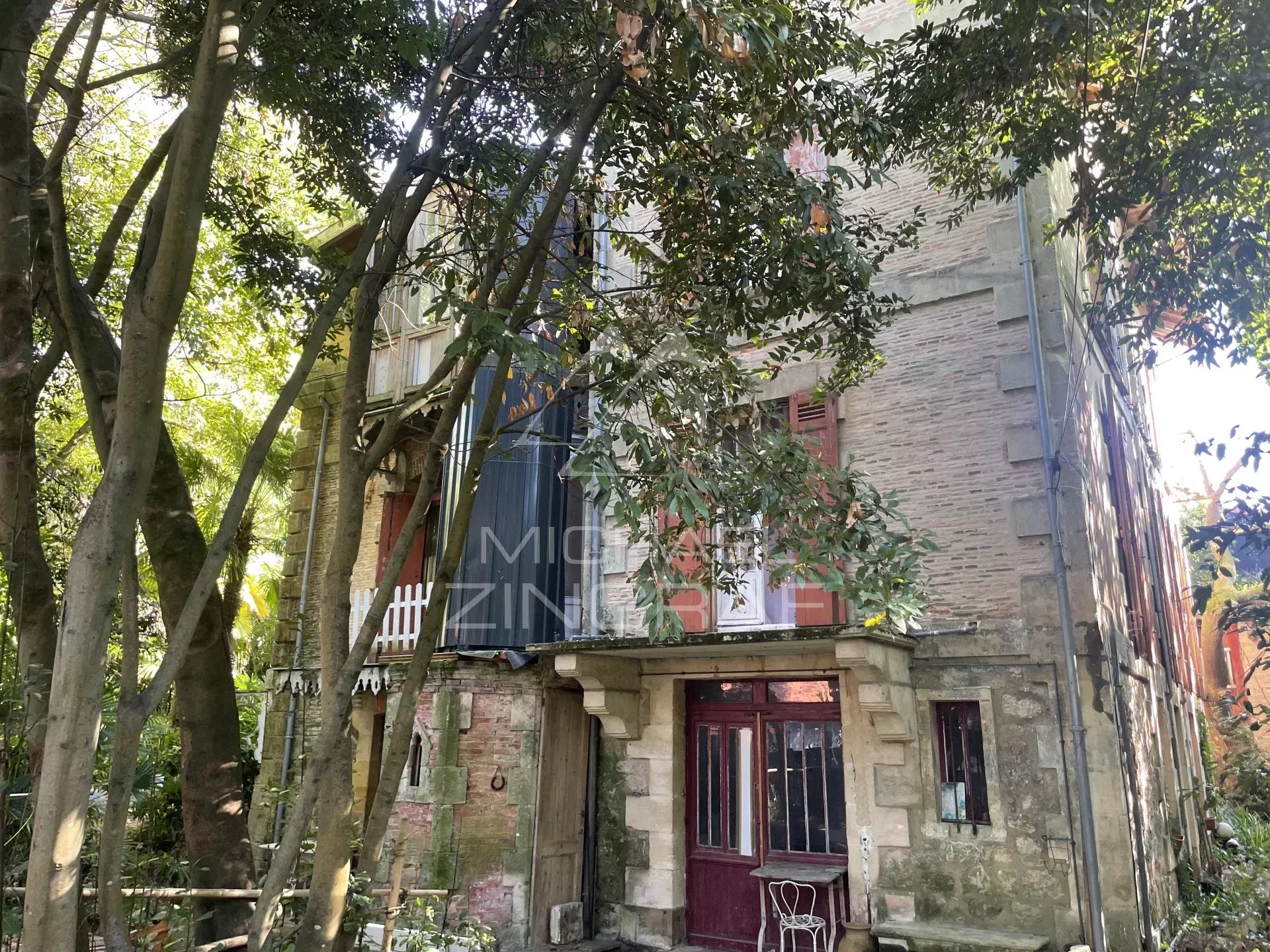 Maison Emblématique à rénover dans le quartier prisé de la ville de Printemps