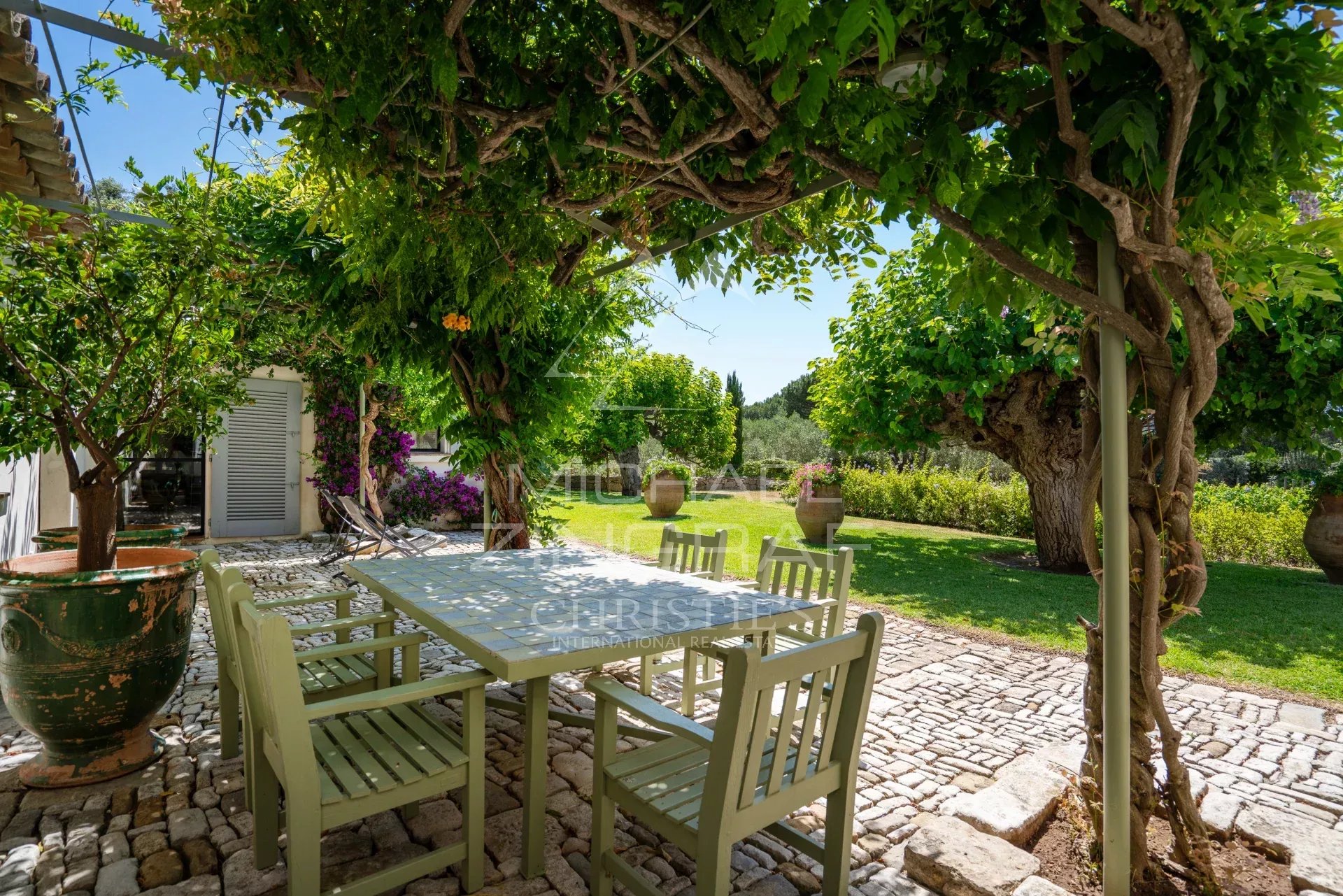 Magnificent property with tennis court - Les Salins, la Moutte