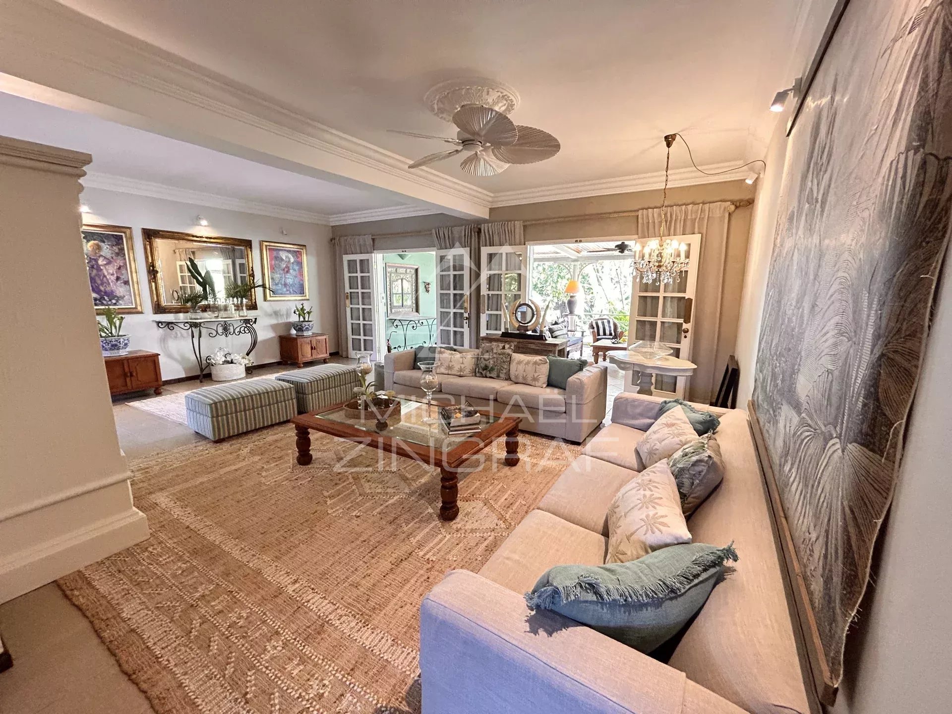 Colonial-Style Villa in Pointe aux Canonniers