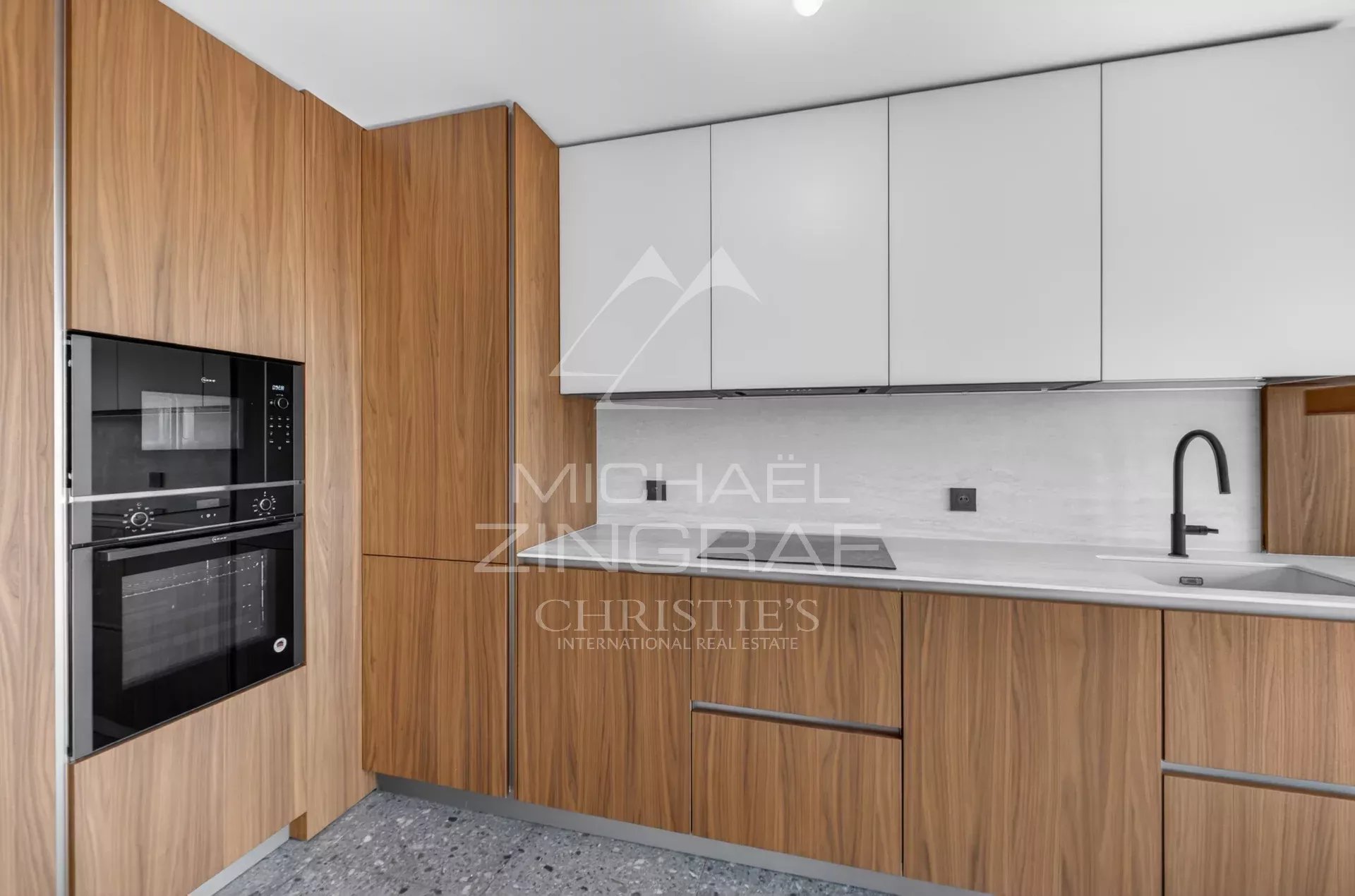 Villefranche-sur-mer - Wunderschöne, renovierte 3-Zimmer-Wohnung mit Keller und Parkplatz