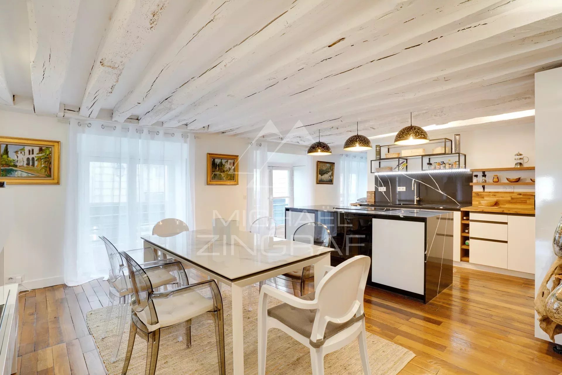 A vendre - Quai Voltaire - 2 suites - Parfait état - Vue Scène