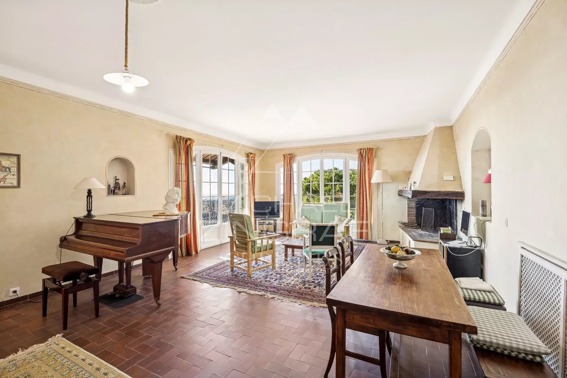 In der Nähe von Saint-Paul-de-Vence - Anwesen mit Panoramablick auf das Meer