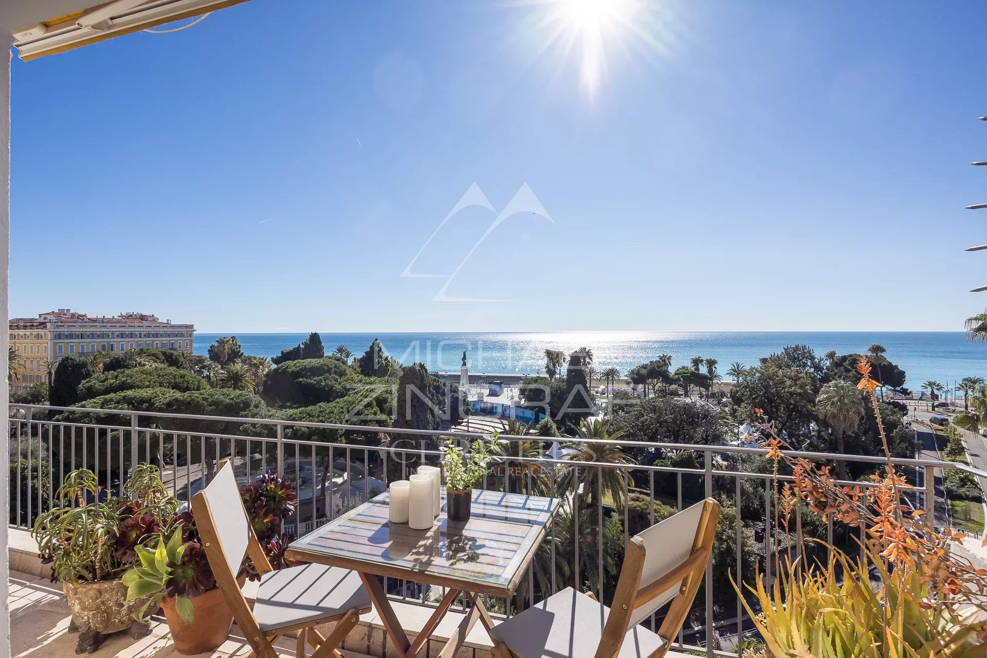 EXCEPTIONAL TOP-FLOOR APARTMENT ON AVENUE DE SUEDE