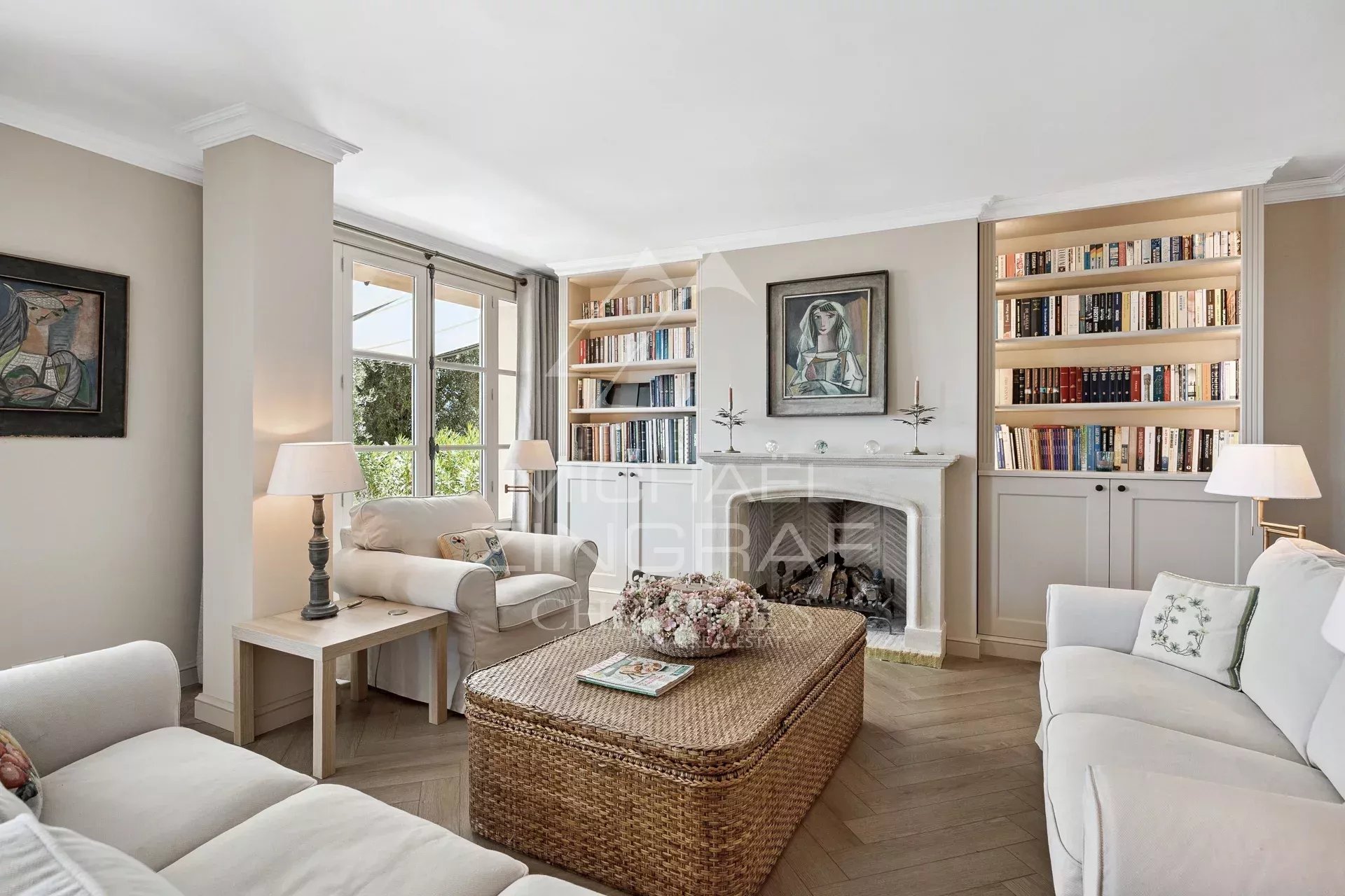 Family Villa with Panoramic Views in a Residential Estate