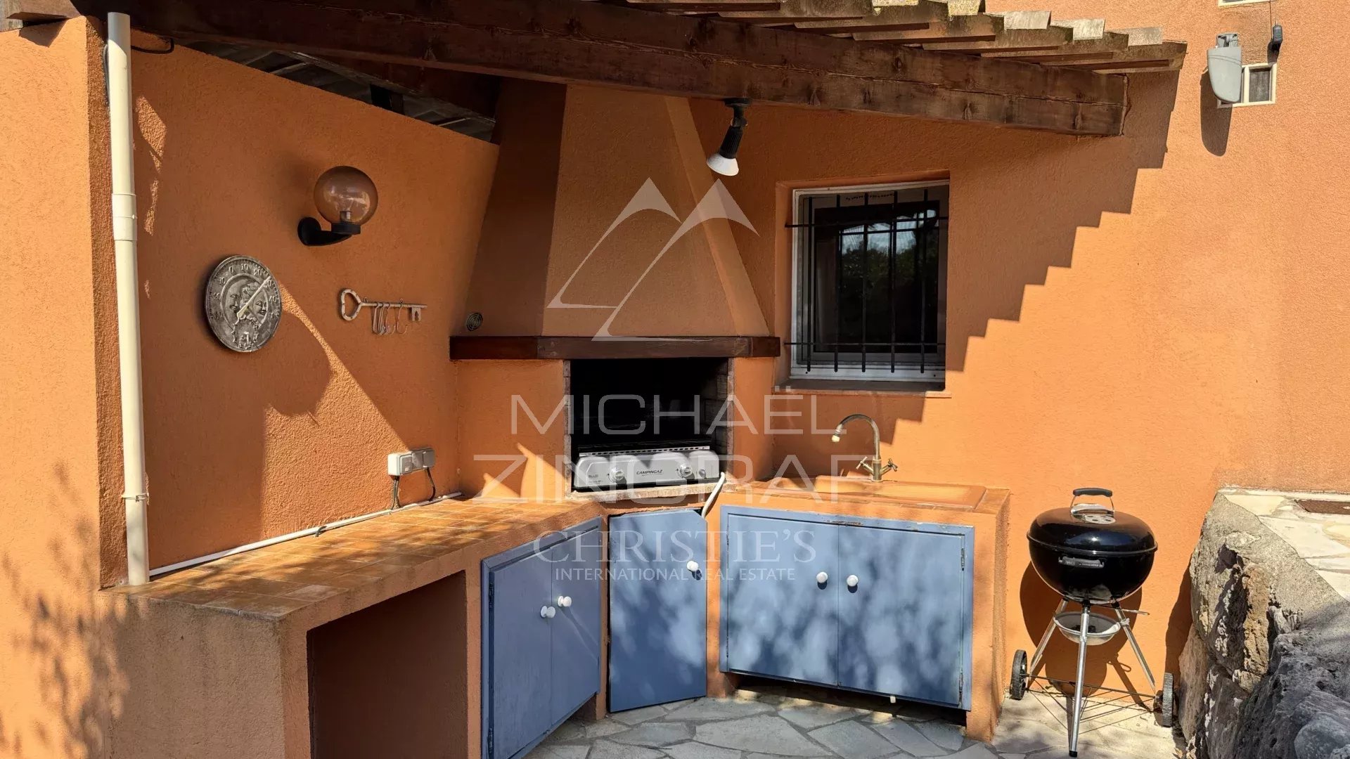 Renovated Villa with Panoramic Views, Heated Pool and Guest Apartment – A Peaceful Oasis -