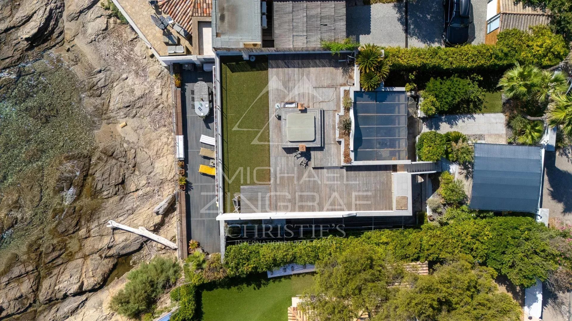 EXCLUSIVITY - Waterfront Villa in Sainte-Maxime – Between Cannes and saint Tropez