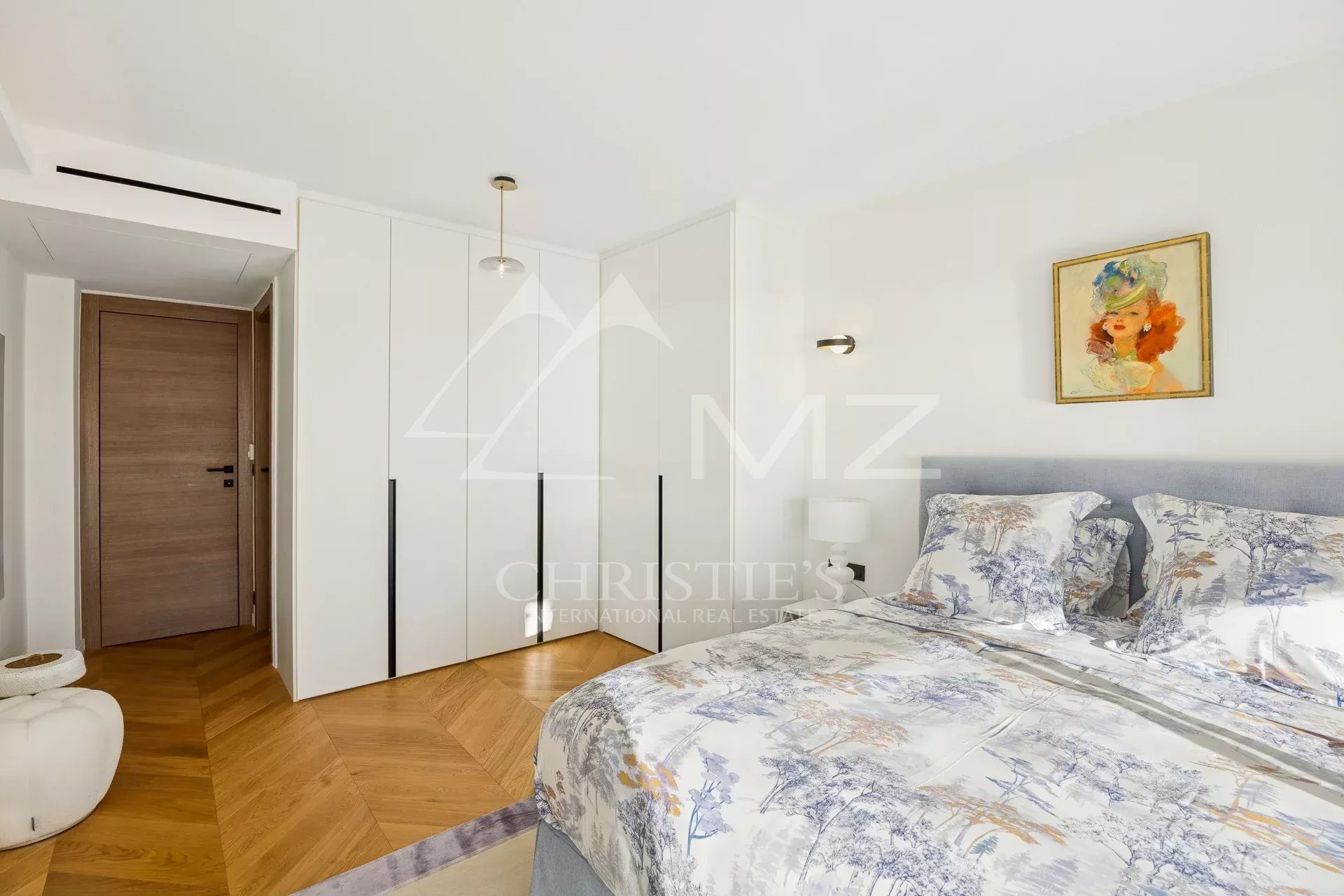 Exceptional top floor apartment