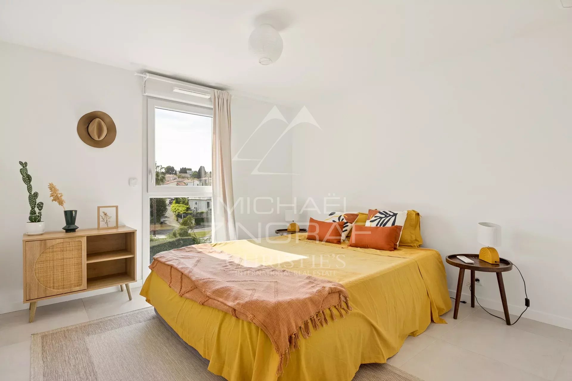 ANTIBES – DUPLEX DERNIER ÉTAGE – TERRASSES SUD – RÉSIDENCE RECENTE