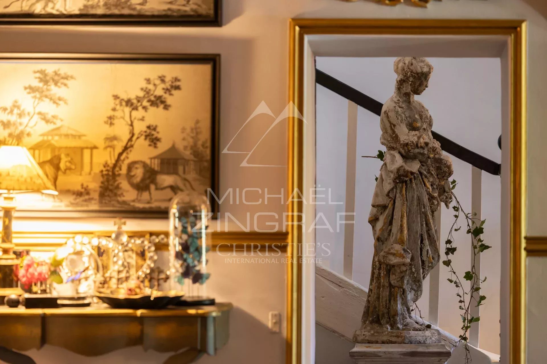 Exclusive : An exceptional 18th-century country house on the outskirts of L’Isle-sur-la-Sorgue, set on 6.3 hectares of grounds and featuring a prestigious reception hall
