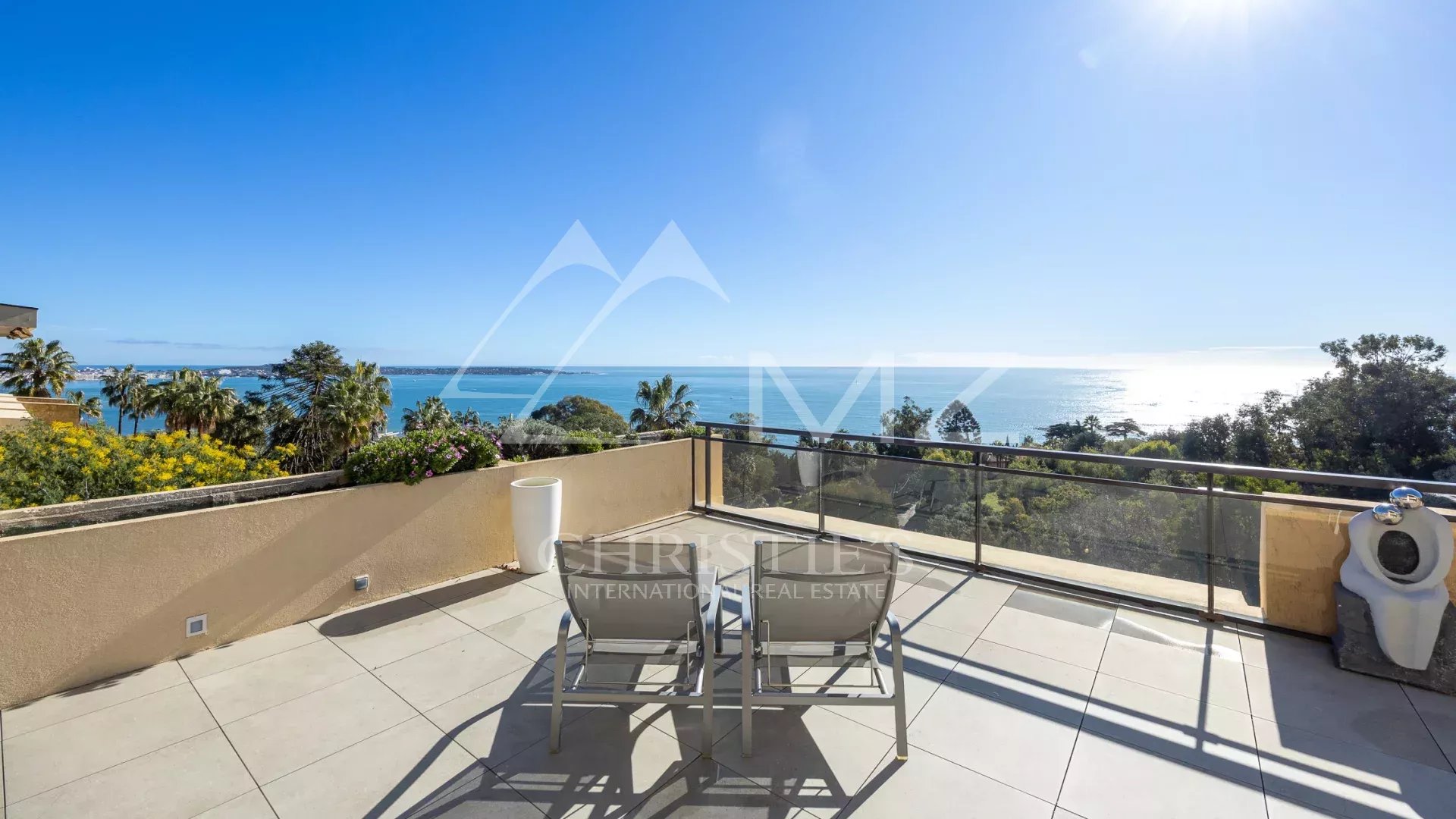 Außergewöhnliches 7-Zimmer-Duplex mit Panoramablick aufs Meer