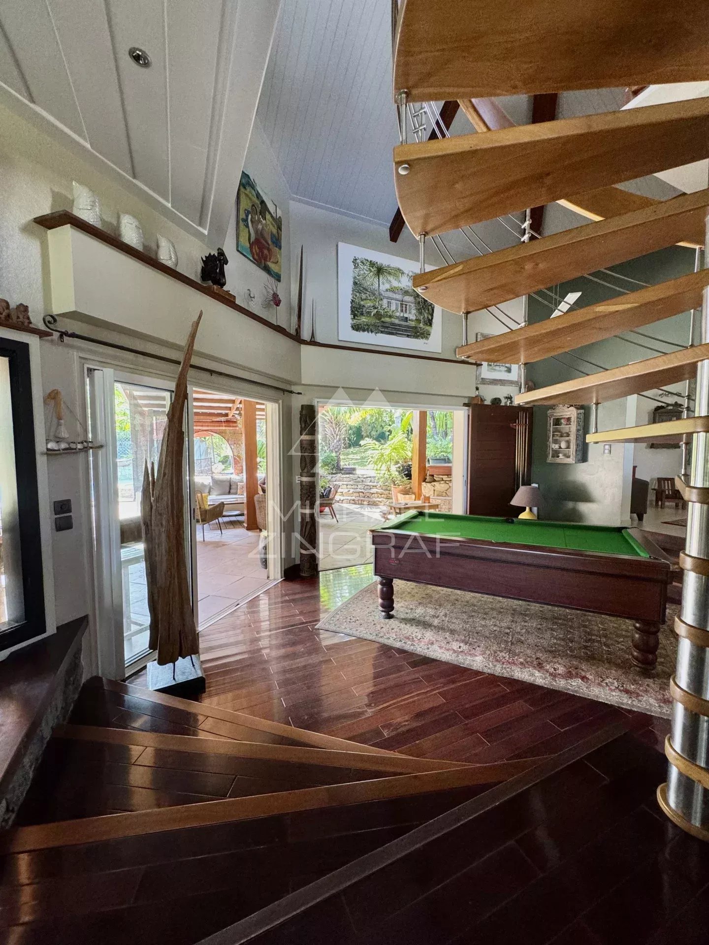 Exceptional Villa in a Secure Estate in Saint-Gilles-les-Bains