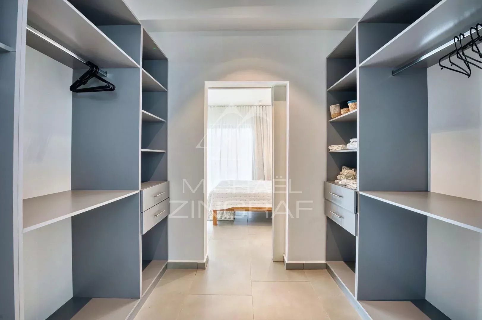 Appartement Neuf de 3 Chambres Entièrement Meublé à Pereybere