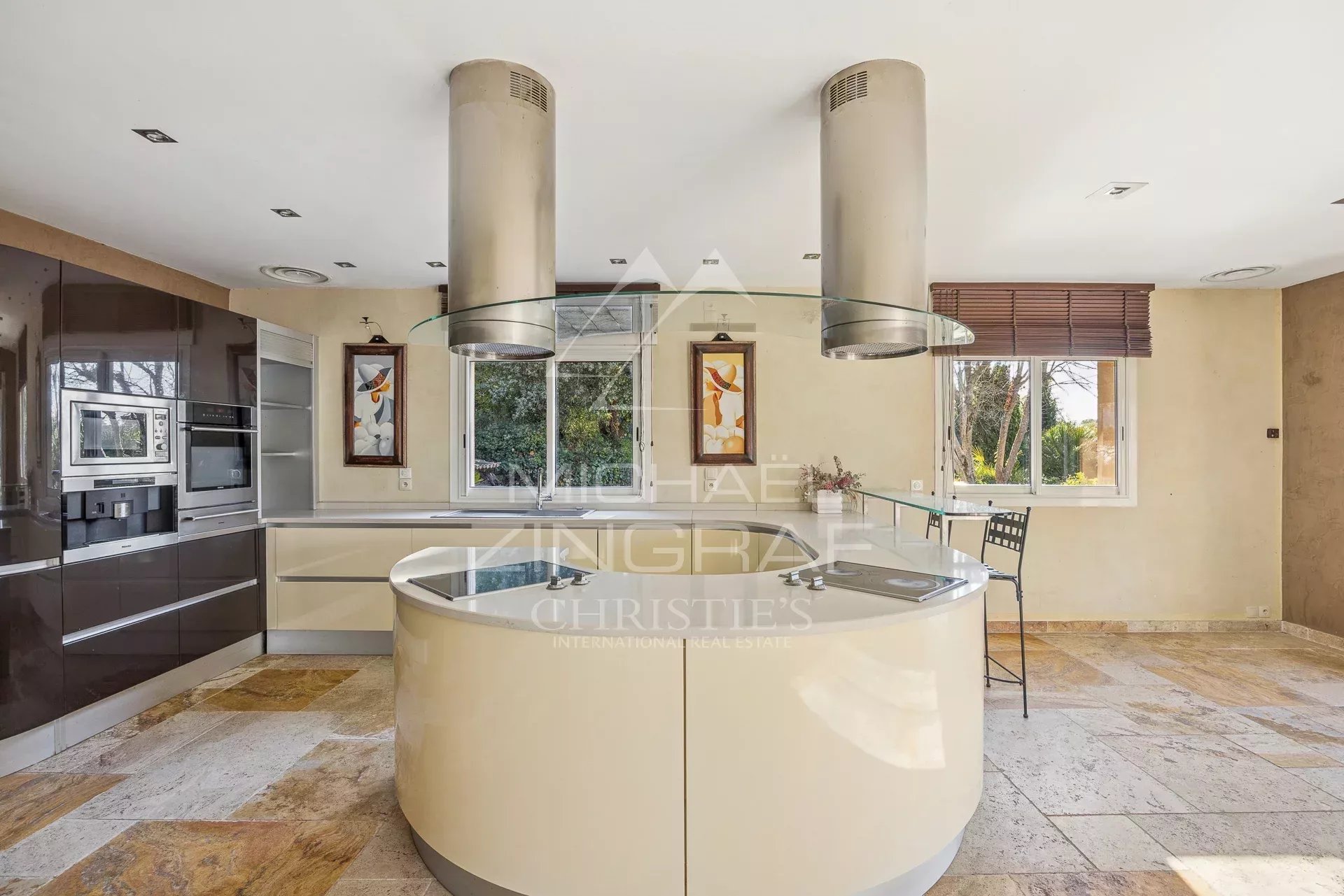 Roquefort-les-Pins : Provenzalische Villa in geschlossener Wohnanlage