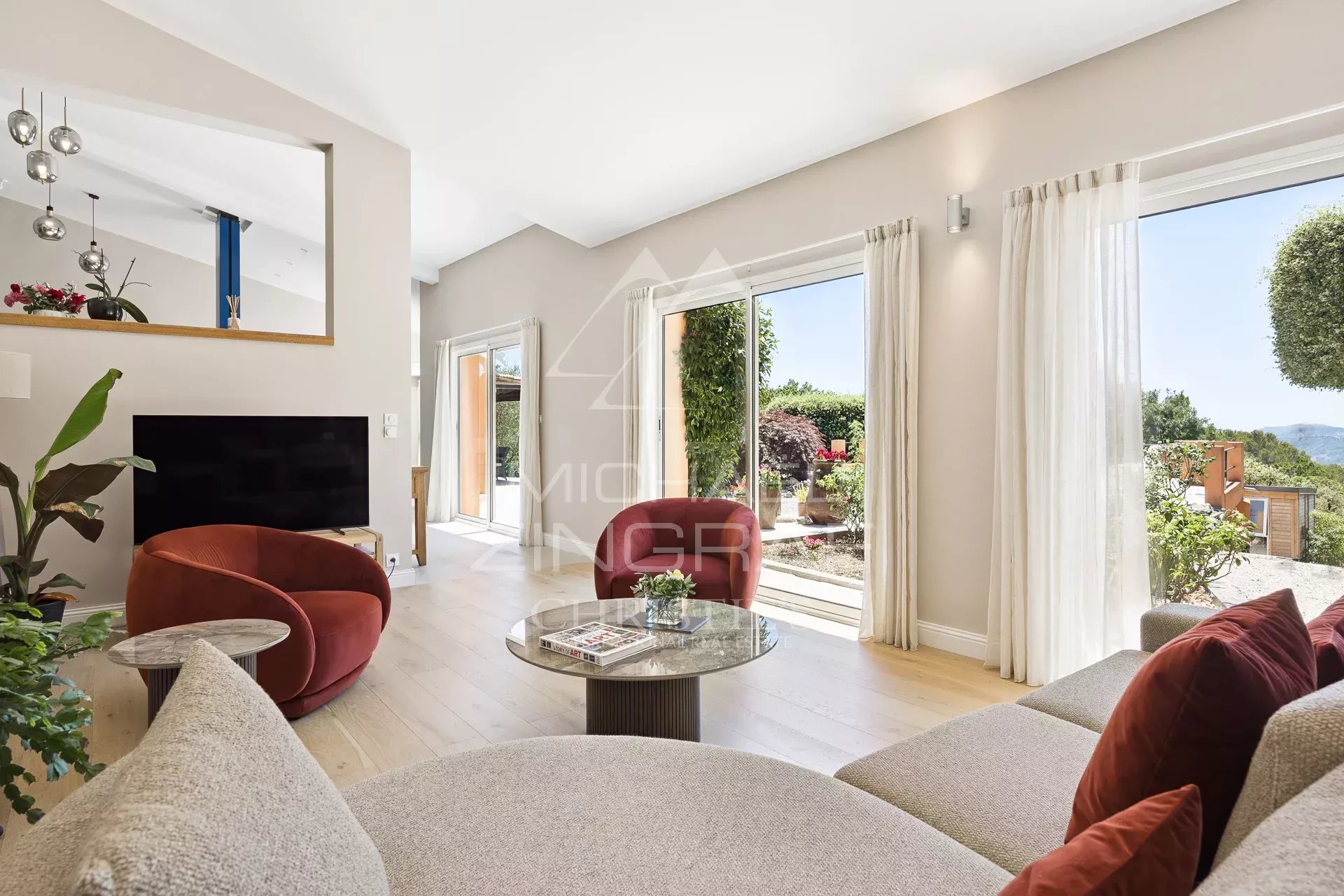 Renovated Villa with Panoramic Views, Heated Pool and Guest Apartment – A Peaceful Oasis -