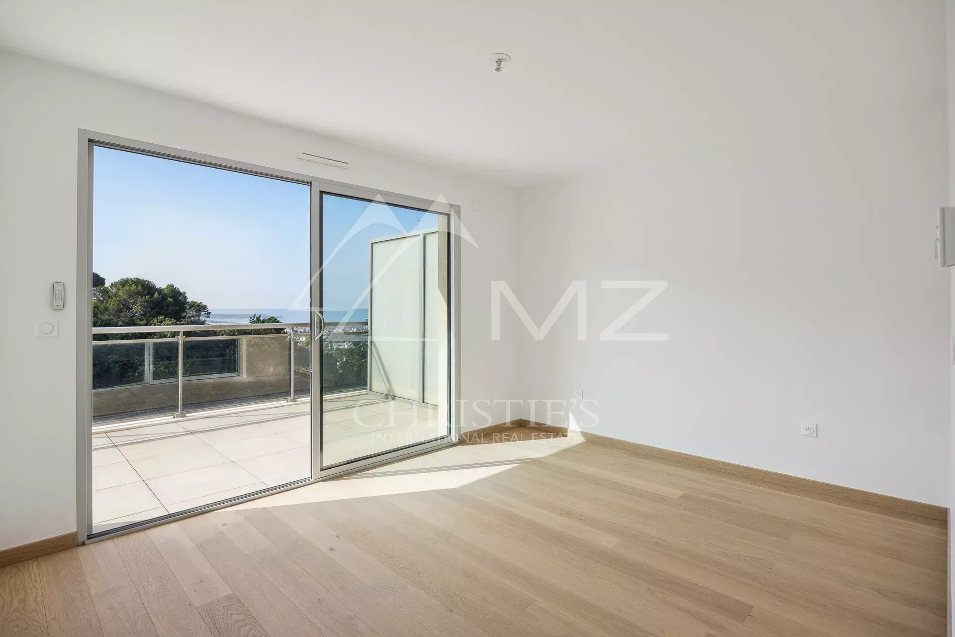 À vendre : Le Cannet collines, exceptionnel 4 pièces en dernier étage