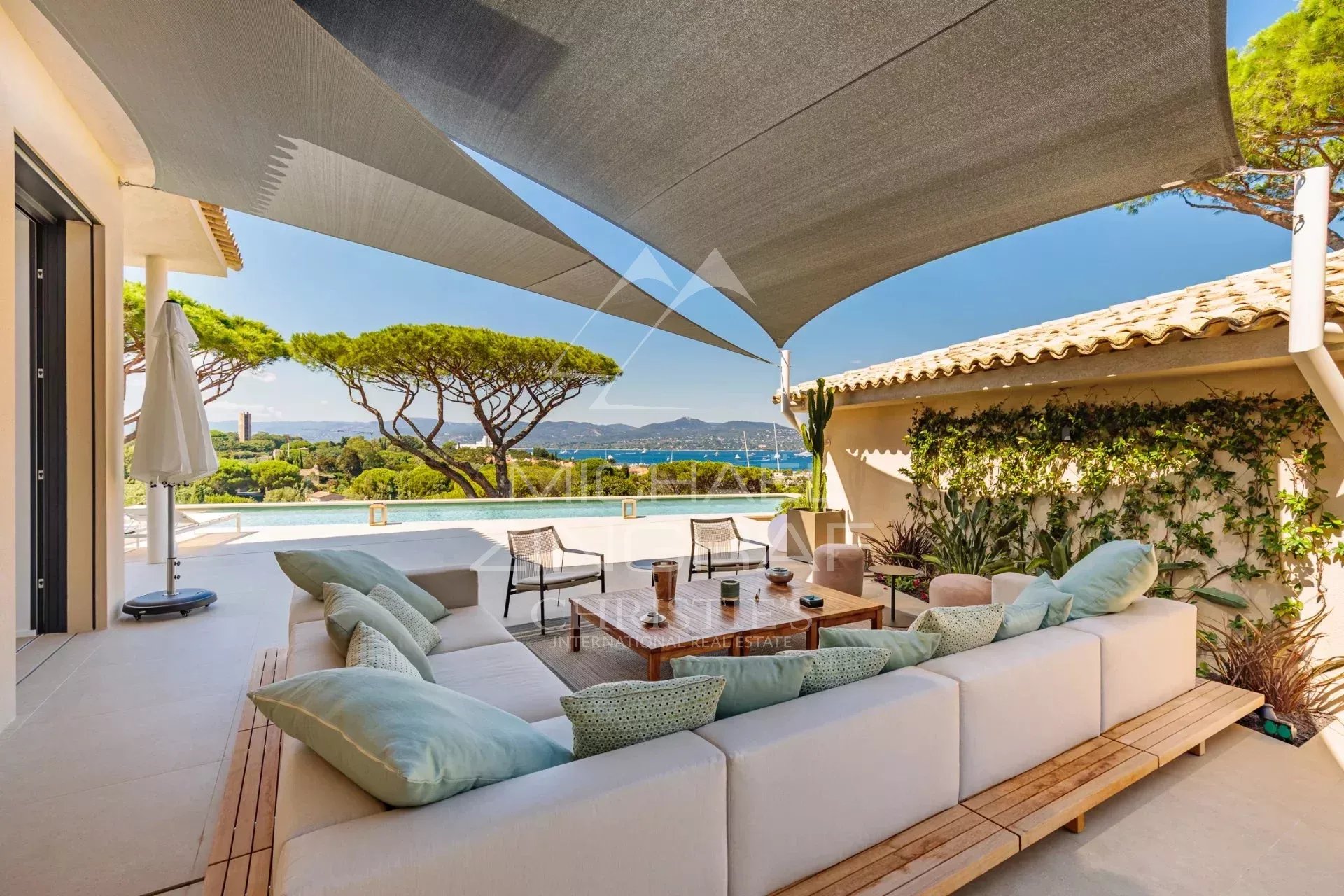 Saint-Tropez centre - Modern villa with wonderful sea view