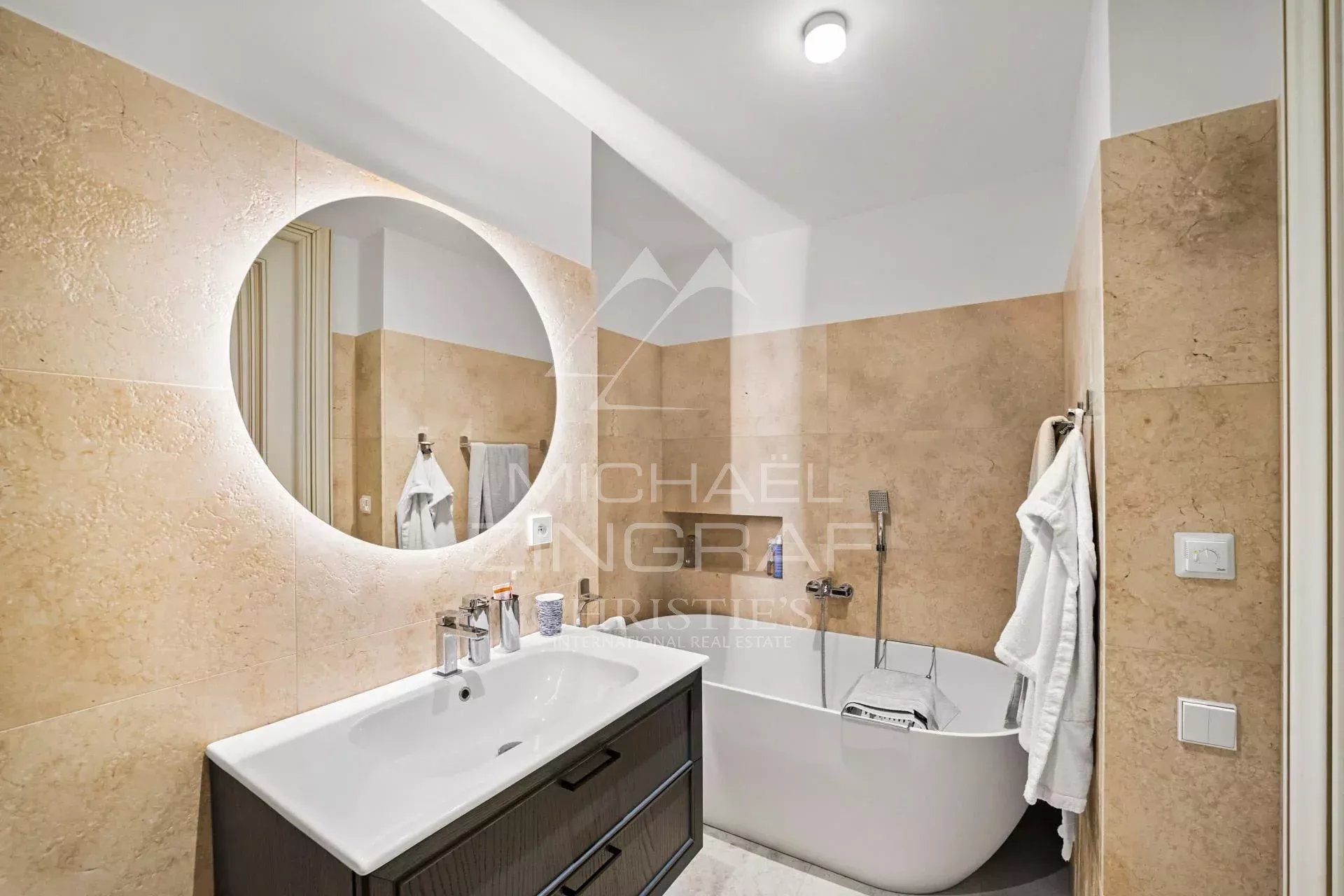 Roquebrune-Cap-Martin - Brand-new villa next to Monaco