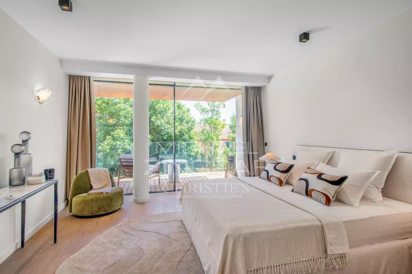 Contemporary Villa of Timeless Elegance in the Heart of Saint-Jean-Cap-Ferrat