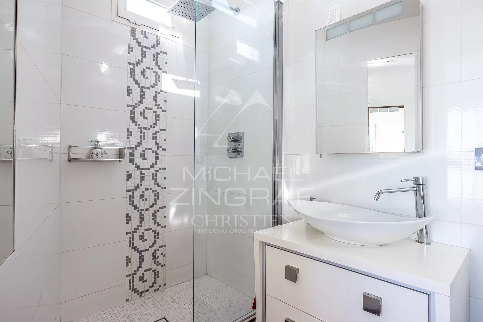 Exceptionnel – Dernier étage avec toit-terrasse, hypercentre Juan-les-Pins