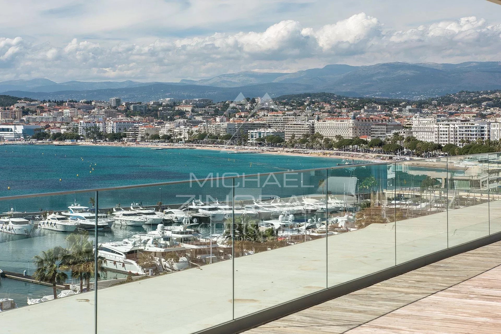Cannes Croisette – Palm Beach – Exceptional penthouse with panoramic ocean views