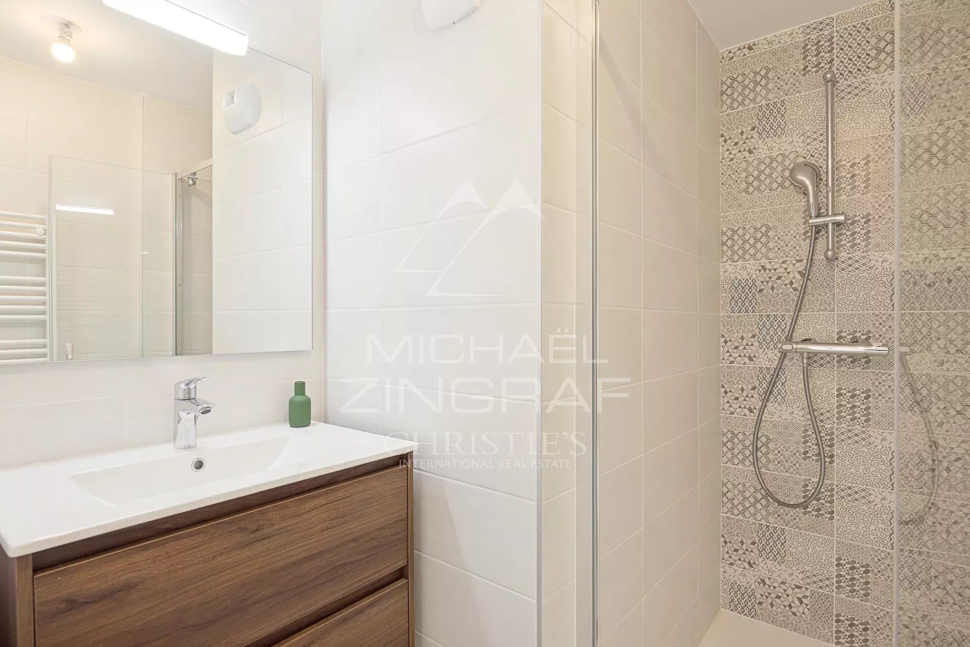 ANTIBES – DUPLEX DERNIER ÉTAGE – TERRASSES SUD – RÉSIDENCE RECENTE