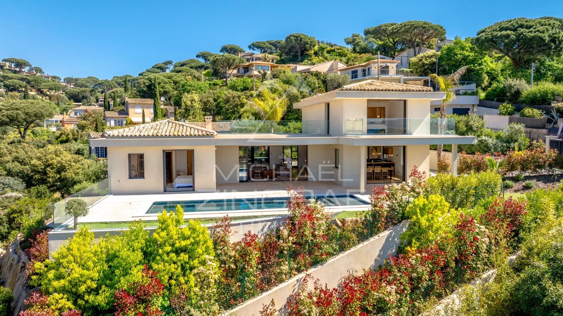Villa Sainte-Maxime - Moderne Raffinesse mit Meerblick.