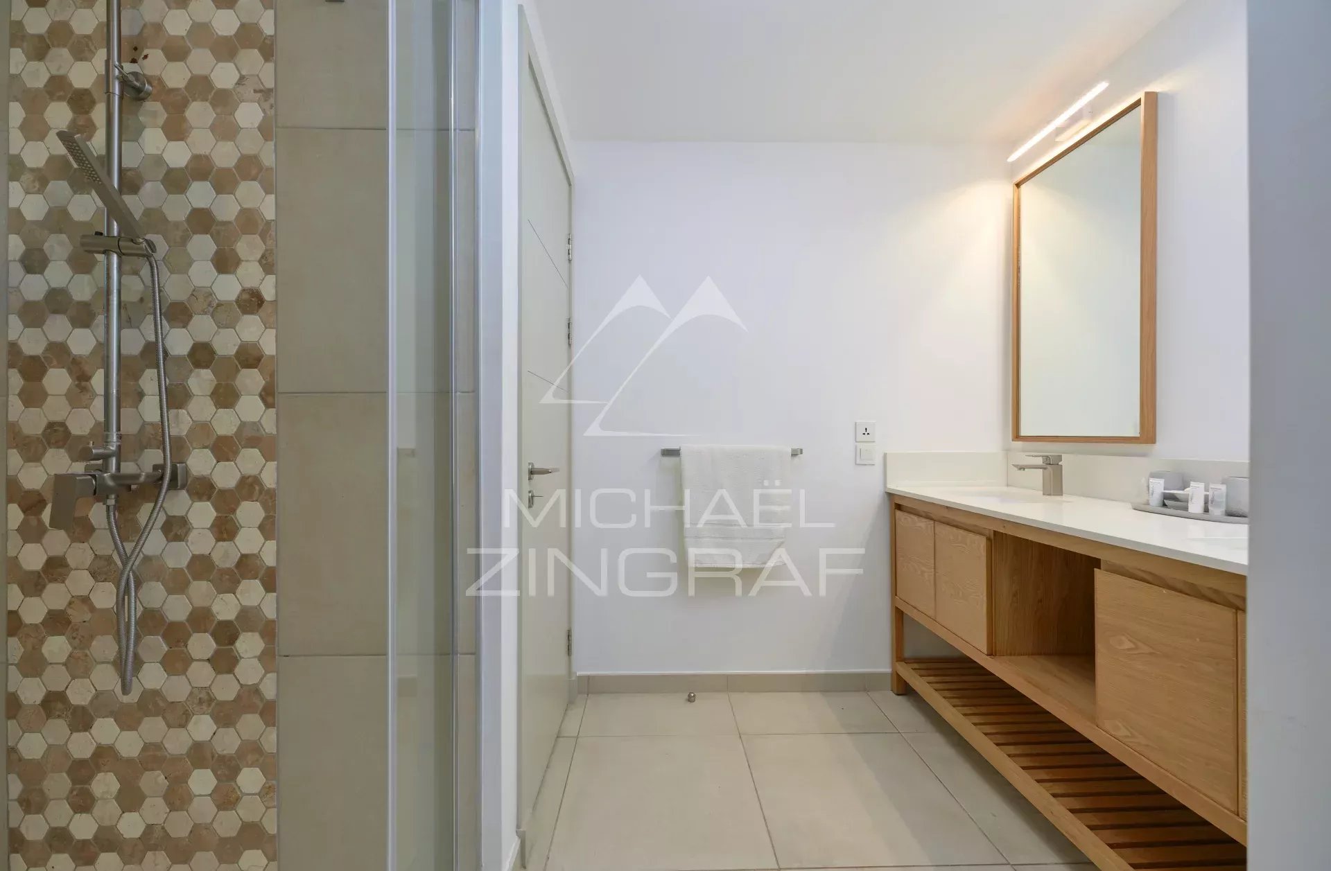 3-Bedroom Apartment in a Secure Residence in Pointe aux Canonniers