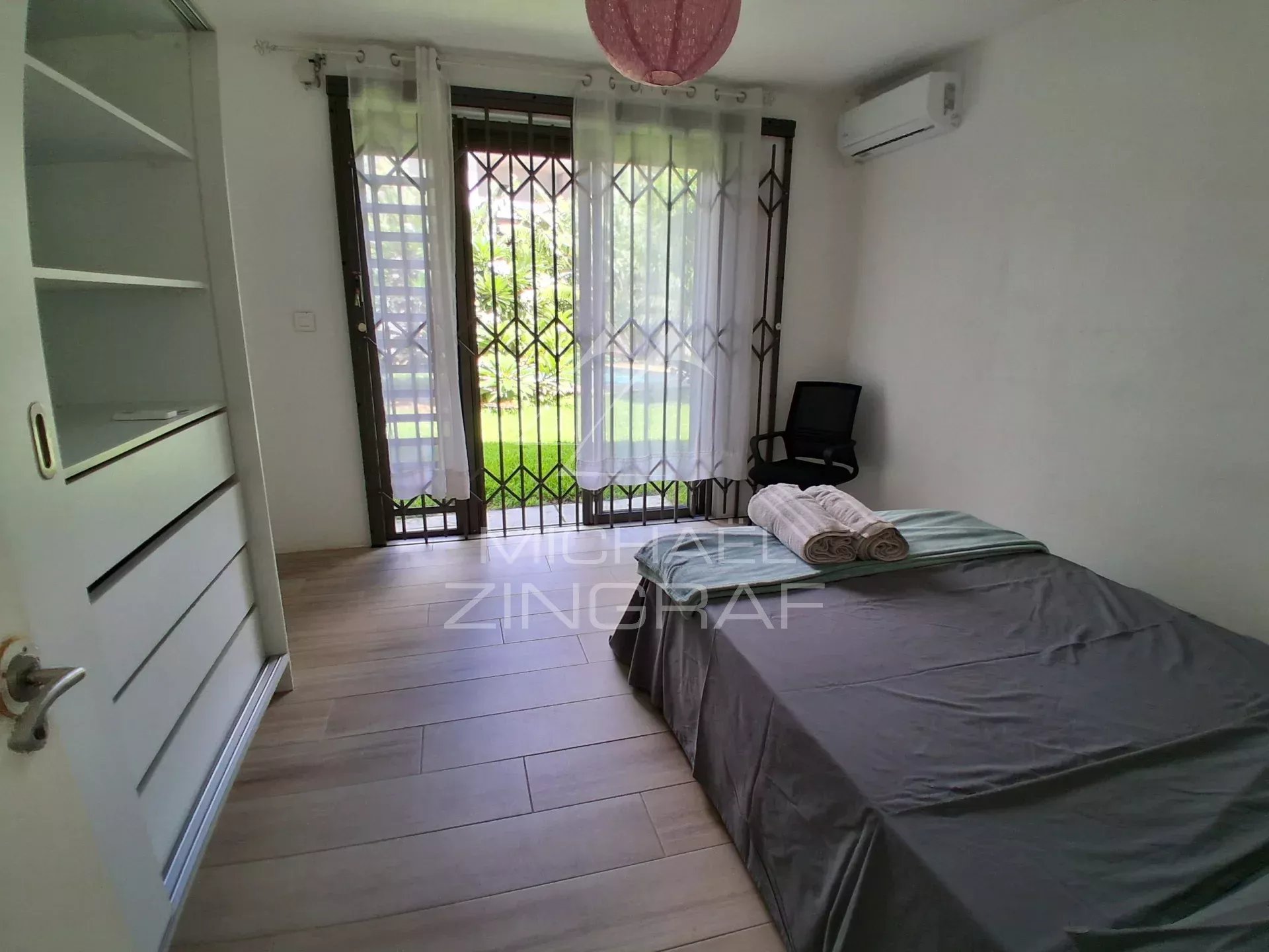 Villa familiale avec salle de sport, jardin arboré et piscine privée