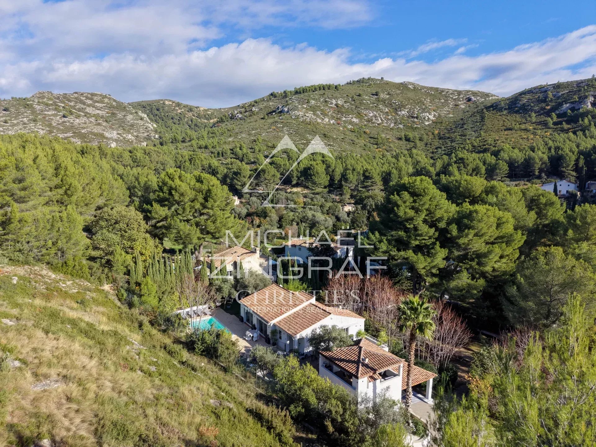 Maison avec piscine au calme absolu en pleine colline
