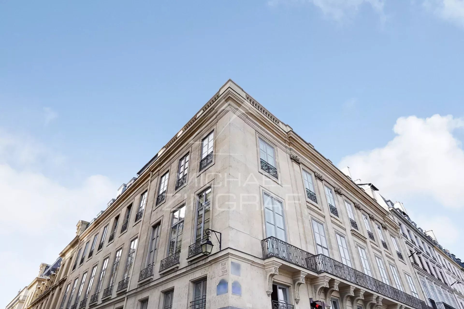 A vendre - Quai Voltaire - 2 suites - Parfait état - Vue Scène