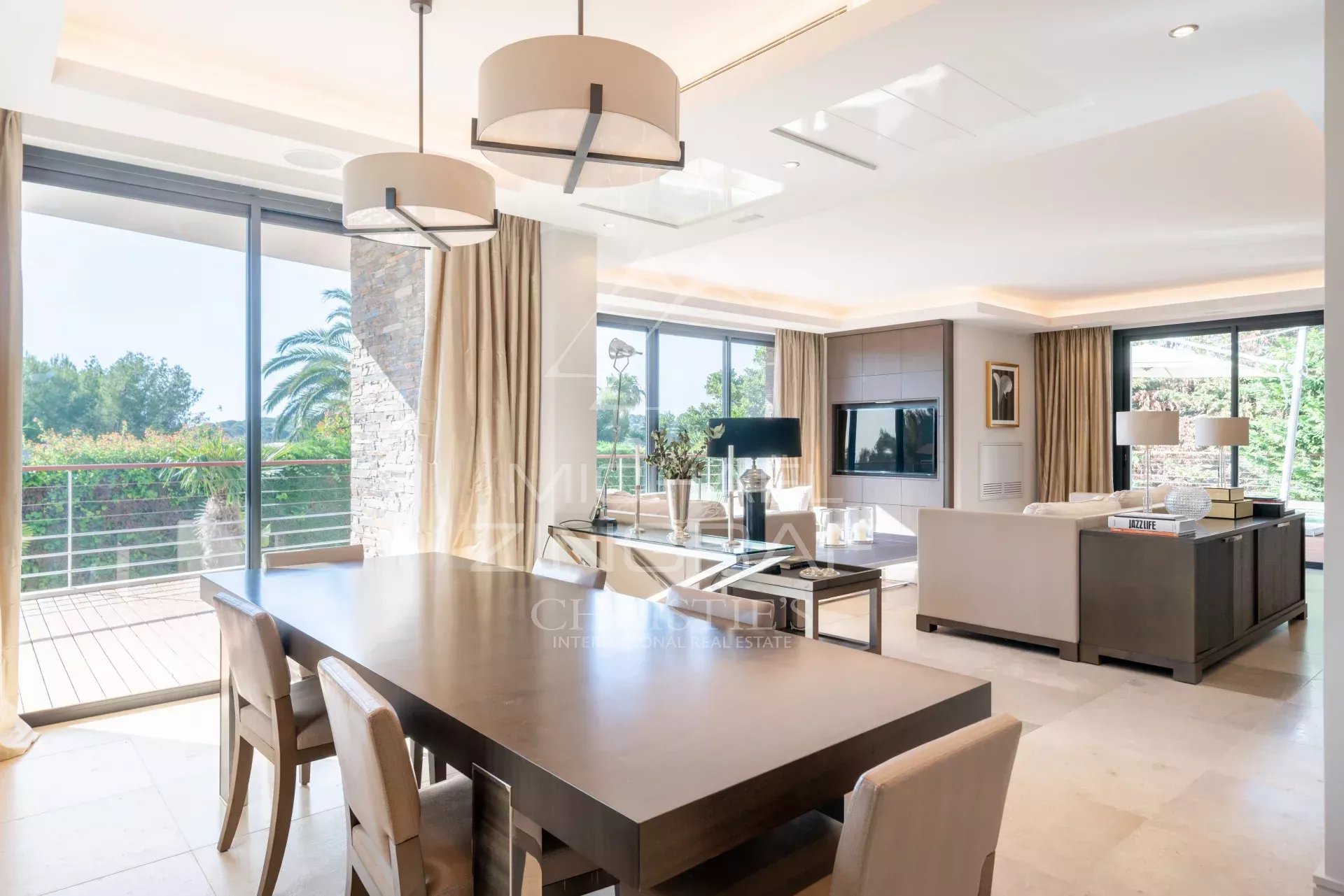 Modern renovierte Villa nahe der Strände von Garoupe