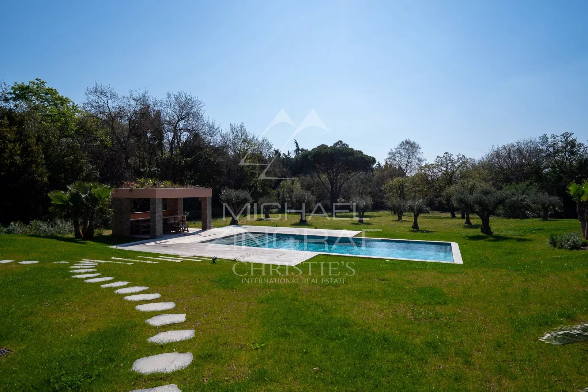 Superbe propriété offrant une vue panoramique sur Ramatuelle