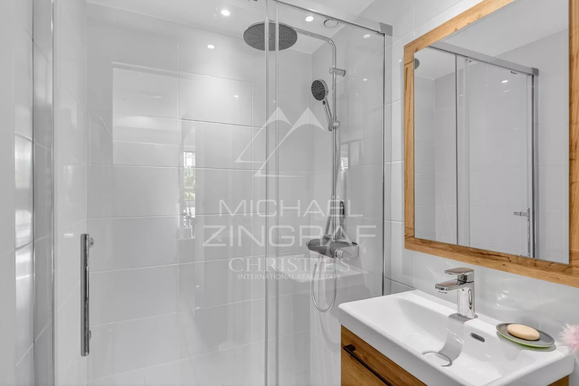 Cannes – Pied-à-terre d'exception face à la mer, résidence de standing avec accès direct et piscine